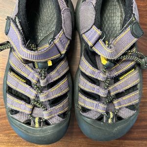 Keen girls size 12 Newport waterproof water shoe